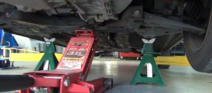 How to use a floor jack to lift a car | Using 4 Steps